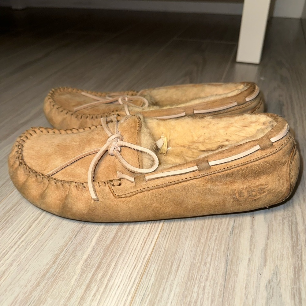 Women’s UGG Dakota Slipper - 
Tabacco